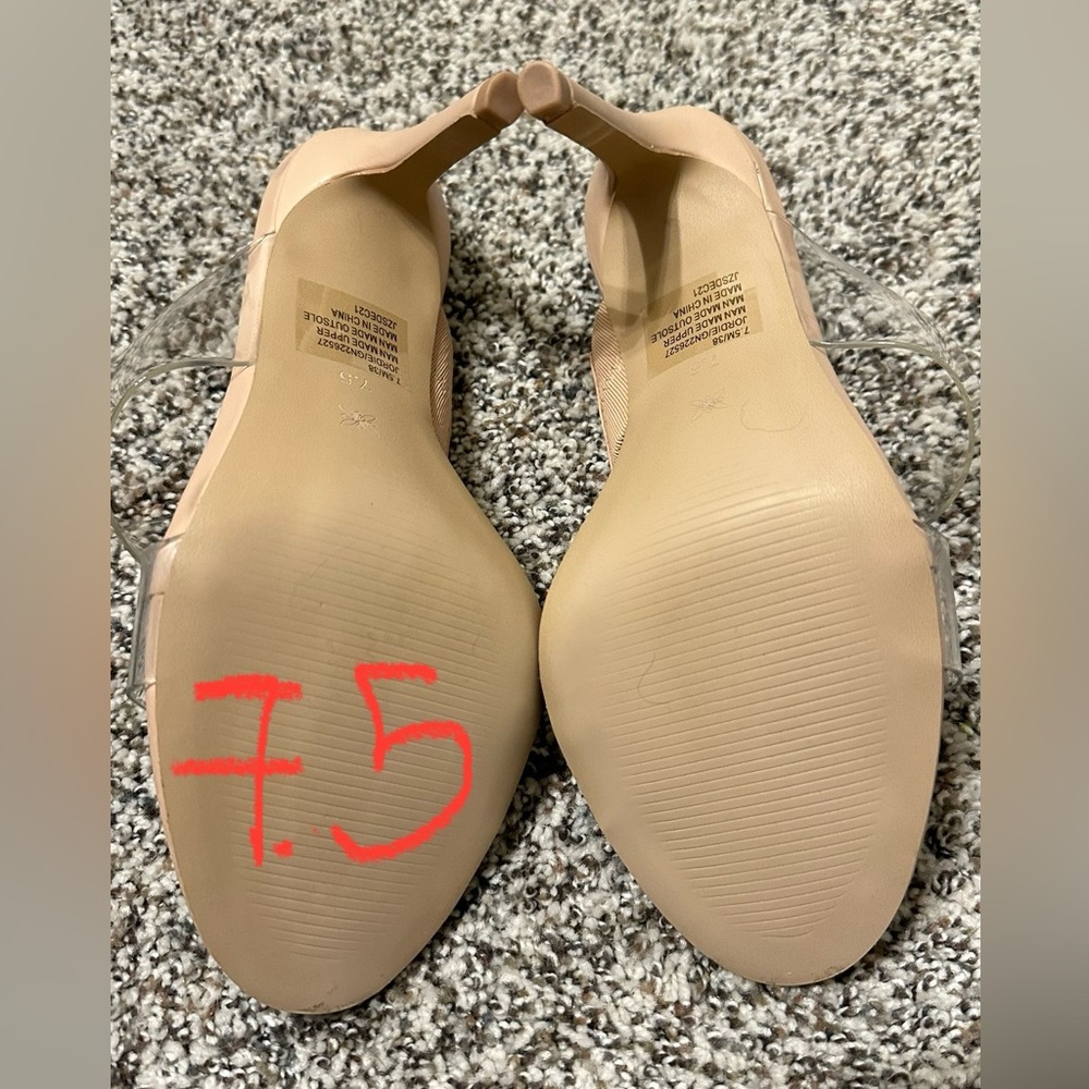 BCBG women shoes size 7.5, cocktail stile, Tan color. Never used.